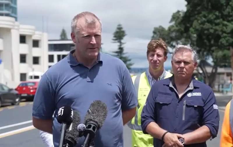 Tauranga mayor Mahé Drysdale speaking at the scene of the landslide. Photo: RNZ