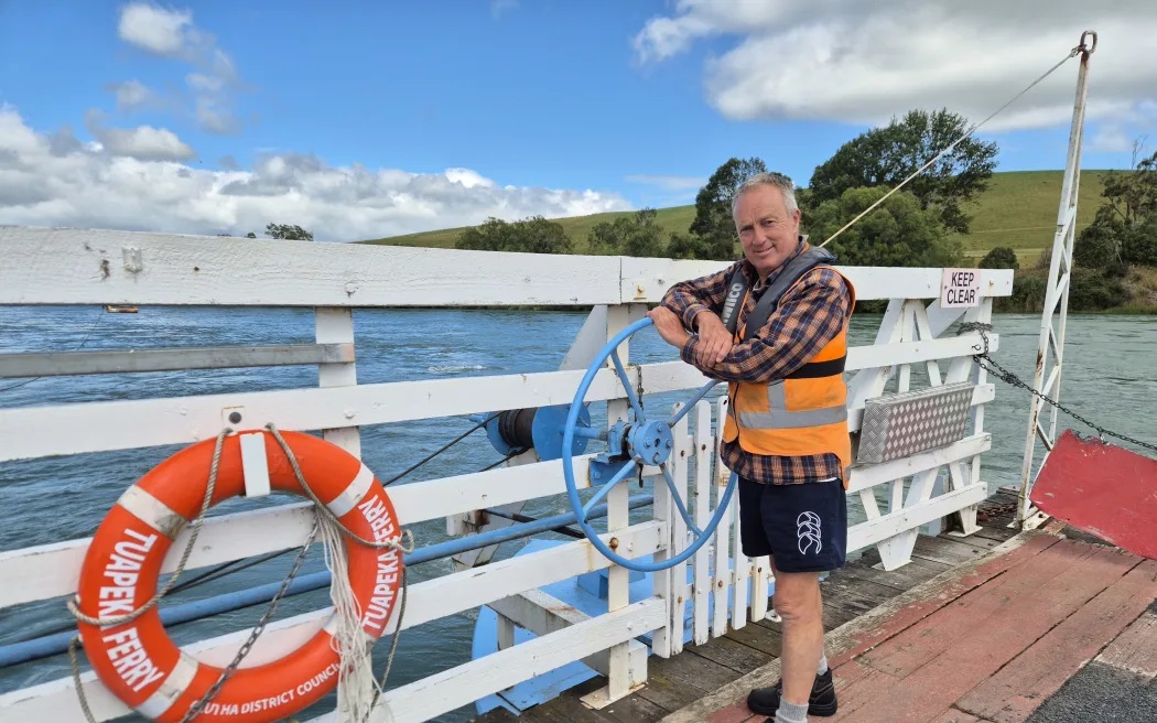 Tom Jones has been operating the punt for six years. Photo: Gianina Schwanecke / Country Life