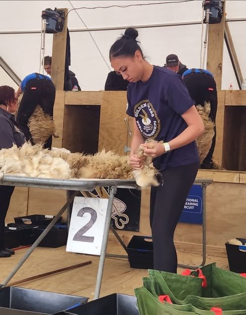 Southland woolhandler Lucy Elers defended her senior woolhandling title at the 64th Golden Shears...