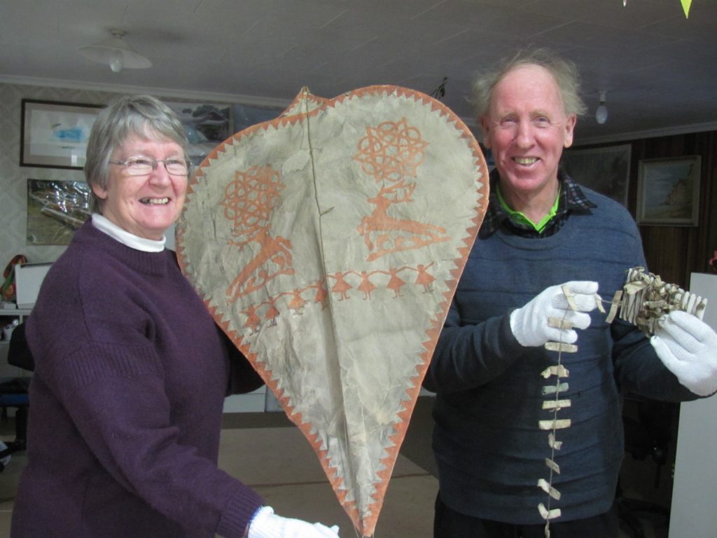 Elwyn and Peter Lynn with a 1773 Dutch pear-top kite. PHOTO: FILE