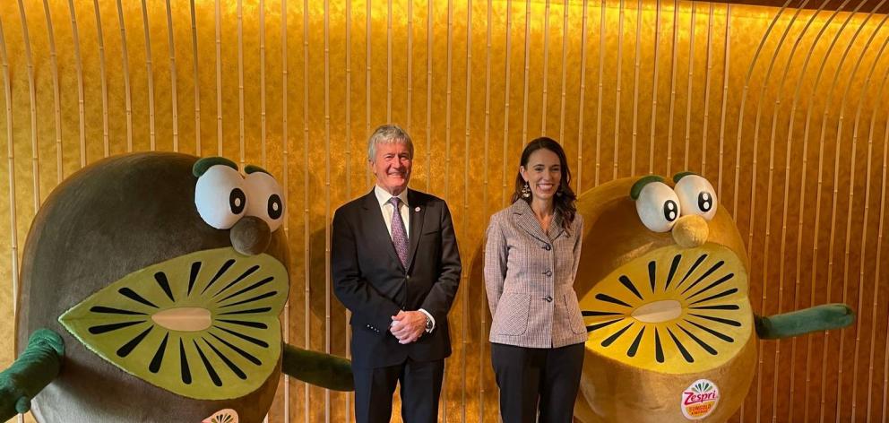 Prime Minister Jacinda Ardern and Trade and Export Growth Minister Damien O'Connor with the Kiwi...
