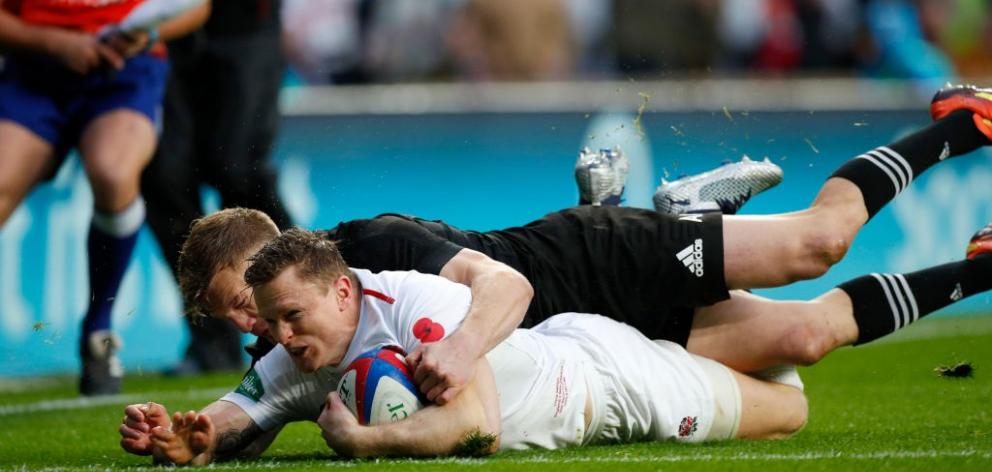 Chris Ashton of England scores the opening try for England. Photo: Getty Images 