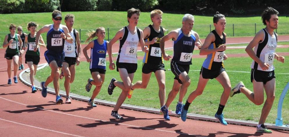 Jonah Smith leads eventual men's winner Oliver Chignell at the start of the Otago 5000m championship race at the Caledonian Ground on Saturday. Women's winner Sian English is in  sixth. Photo by Linda Robertson.