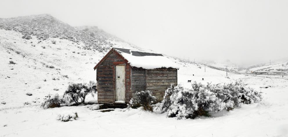 An abandoned hut on State Highway 97, west of Hyde. Photo: Stephen Jaquiery