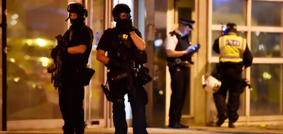 Armed police at London Bridge attack June 4 2017.