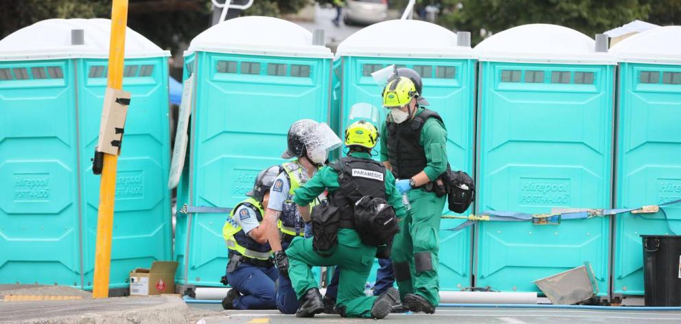 Paramedics tending to police. Photo: NZ Herald/ Mike Scott