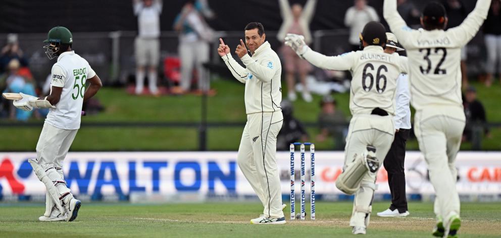Ross Taylor of New Zealand (centre) is congratulated after dismissing Ebadot Hossain Chowdhury of Bangladesh. Photo: Getty Images