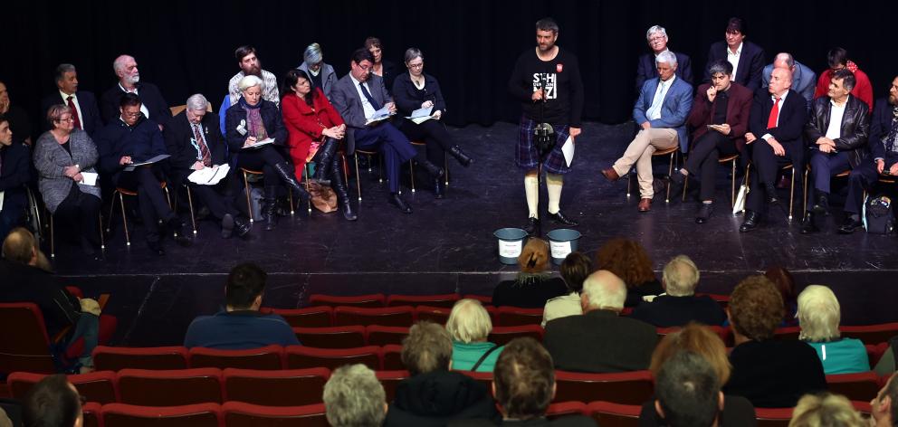 Greater South Dunedin Community Group acting chairman Philip Gilchrist introduces candidates at a forum last night. Photo by Peter McIntosh.