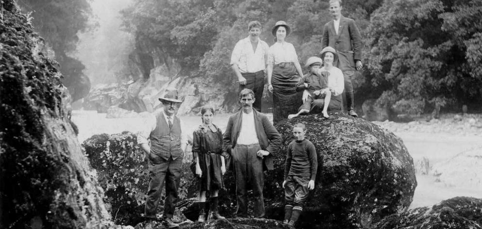 A very young Stanley Graham (bottom right)  with his family picnicking at the Hokitika Gorge....