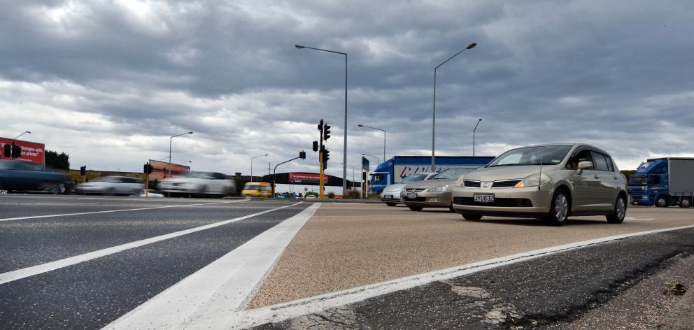 Motorists take part in a trial of a new calcined bauxite skid-resistant road surface at the intersection of the Southern Motorway and Andersons Bay Rd in Dunedin. Photo by Stephen Jaquiery.