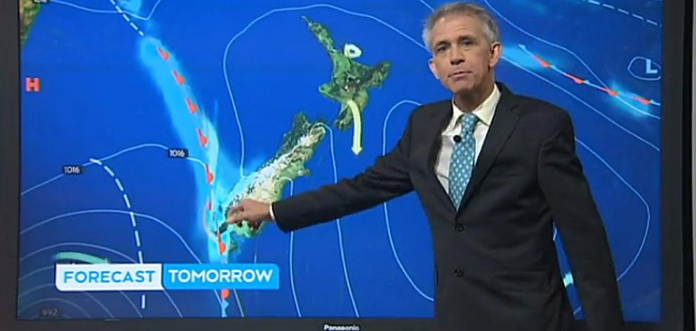 TVNZ 1 weather man Dan Corbett presents the forecast. Photo: TVNZ.