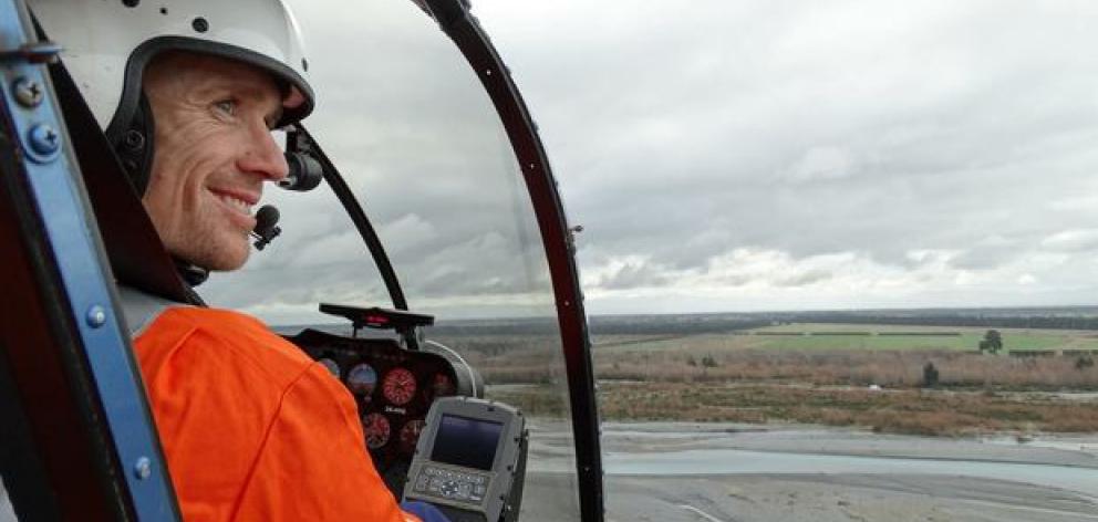 Helicopter pilot Steven Askin. Photo: NZ Herald