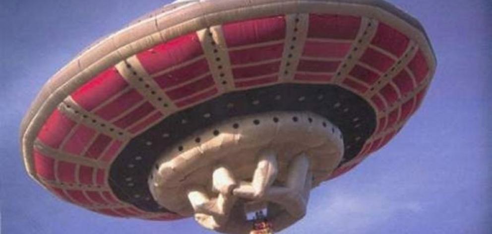 In 1989, Virgin Records boss Richard Branson's UFO hot air balloon  terrified many Londoners. 