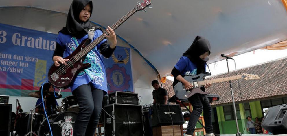 Rock muslim style Metalgrouphijabs