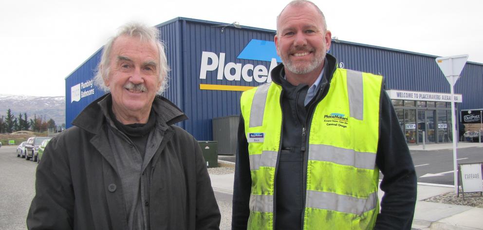 Molyneux Industrial Estate partner Bob Kilgour (left) and Placemakers Alexandra franchise owner...