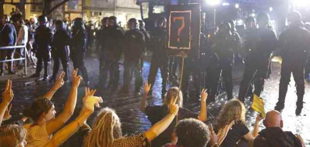 An Emnid poll showed that a majority of Germans (59%) believed the riots damage the image of their country. Photo: Reuters An Emnid poll showed that a majority of Germans (59%) believed the riots damage the image of their country. Photo: Reuters