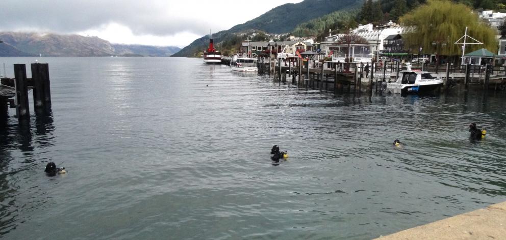 The police dive squad searched Lake Wakatipu this morning. Photo: Mandy Cooper