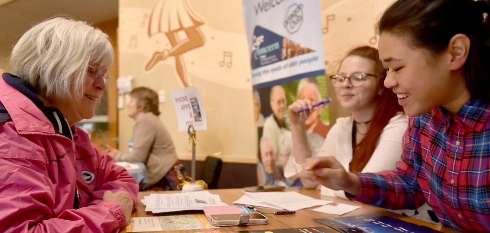 Shona Bilsborough (left) gets cellphone advice from IT students Bex Shinderman and Yan Chau.
...