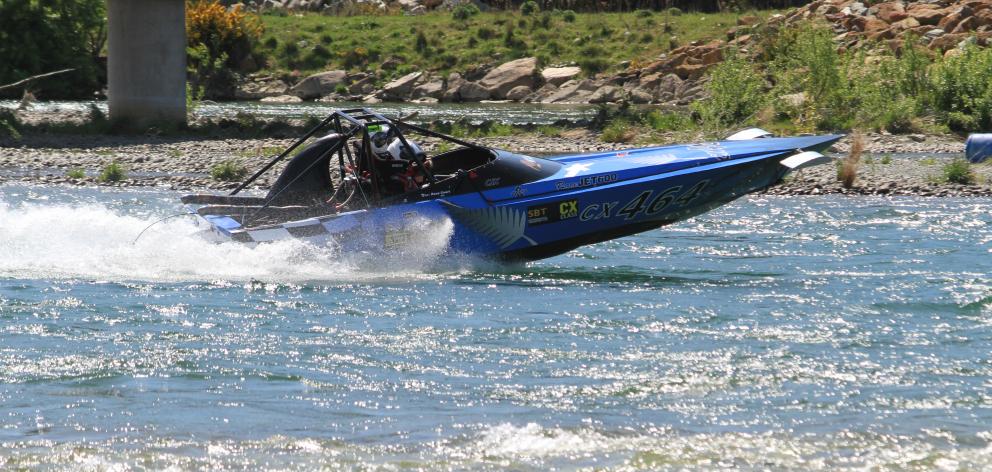 Jason Young heads back into the Waitaki River at Kurow for the second of three legs in the 2017...