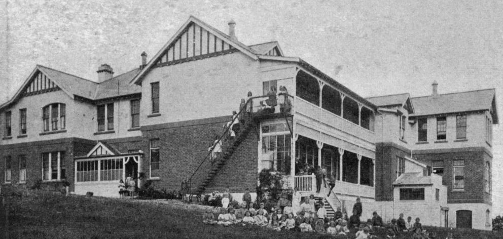 Glendining Home, the PSSA orphanage at Anderson's Bay, erected by the late Mr Robert Glendining. - Otago Witness, 19.12.1917. 