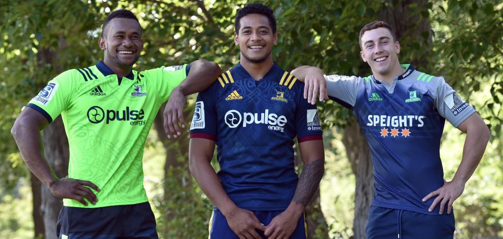 Highlanders (from left) winger Tevita Nabura (away jersey), loose forward Shannon Frizell (home...