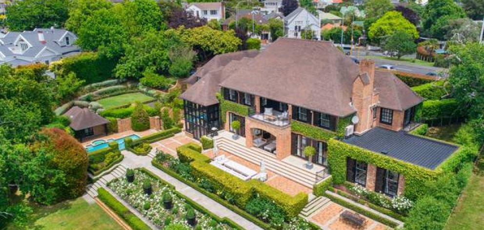 Simon and Paula Herbert sold this Remuera Rd property this month for $25.5m. Photo: NZ Herald