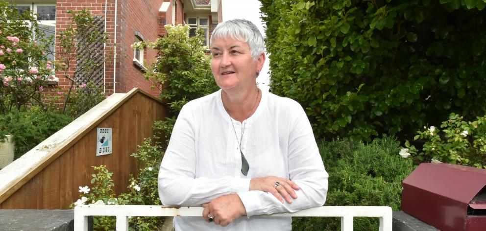  Claire Aitken 