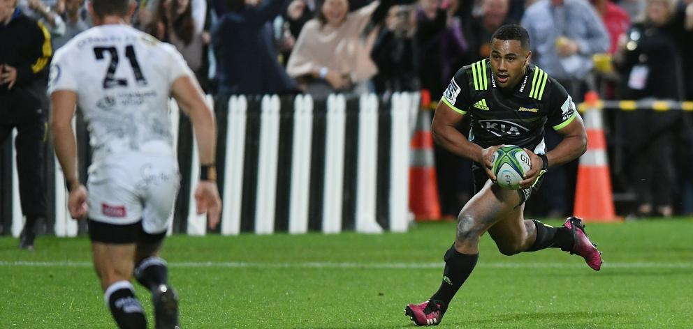 Ngani Laumape of the Hurricanes scores the match winning try during a game against the Sharks. Photo: Getty Images