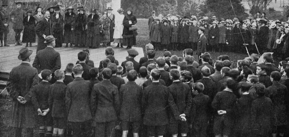 Children from city schools addressed by the Mayor of Dunedin, Mr J. J. Clark, at the Victoria Gardens. - Otago Witness, 29.5. 1918. 