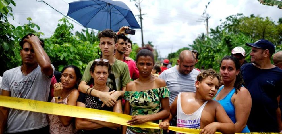 People look on near of the wreckage of a Boeing 737 plane that crashed in Cuba. Photo: Reuters People look on near of the wreckage of a Boeing 737 plane that crashed in Cuba. Photo: Reuters