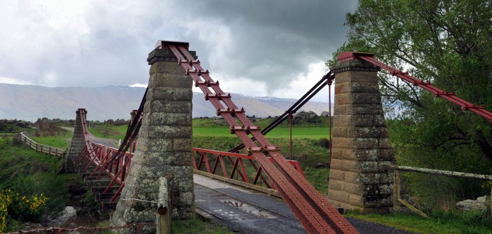 The Sutton suspension bridge before the flood. Photos: ODT/Linda Marshall.