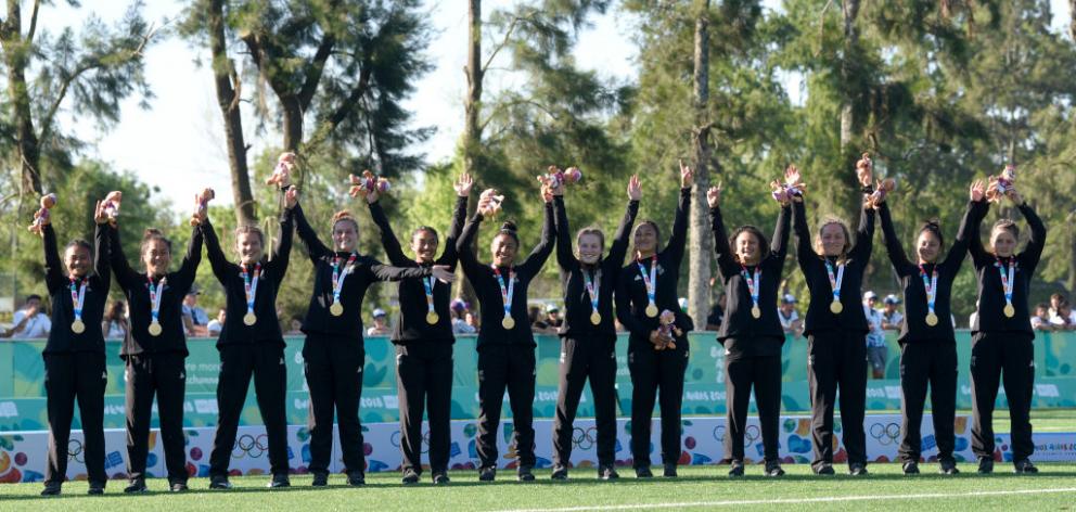 Baby Ferns players pose with their gold medals after beating France in the women’s sevens final at the youth Olympic Games at Club Atletico San Isidro Sede La Boya in Buenos Aires yesterday. Photo: Getty Images