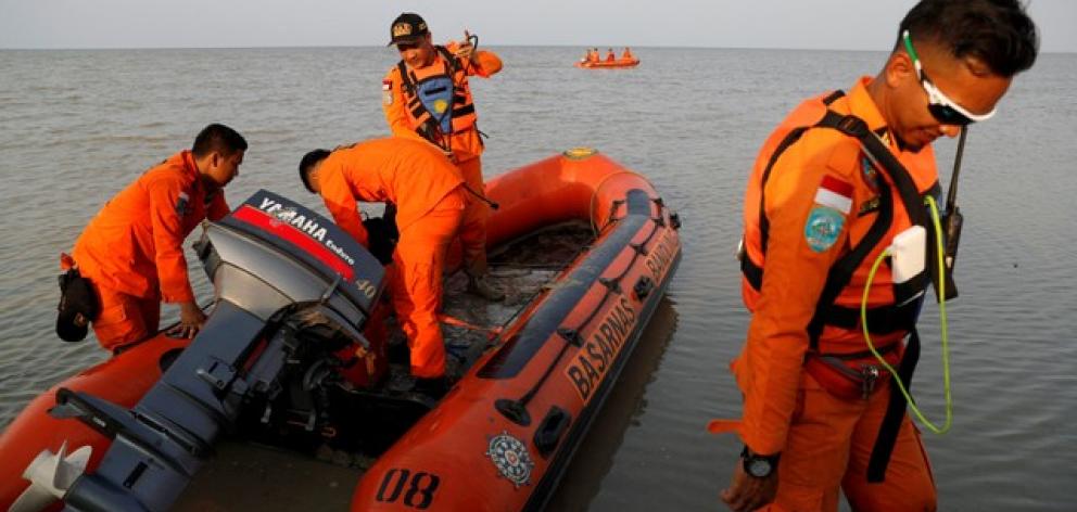 Rescue team prepares boat for Lion Air flight JT610 crash site off the coast of Karawang regency. Photo: Reuters