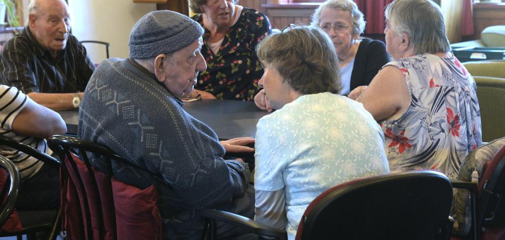 Ian Bartlett talks with Senior-Link co-ordinator Geraldine Tait.

