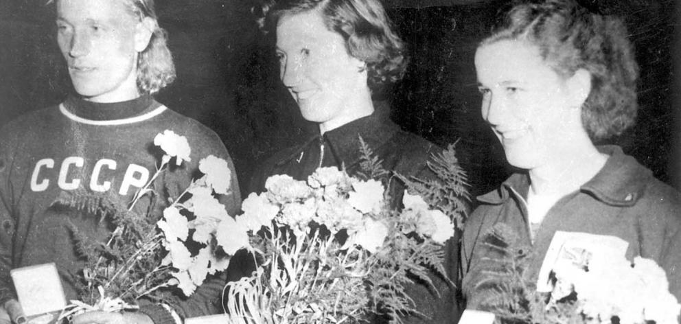 Helsinki Olympics, the Women's Long Jump Gold Medal Winner, New Zealand's Yvette Williams, center. Photo / Supplied.