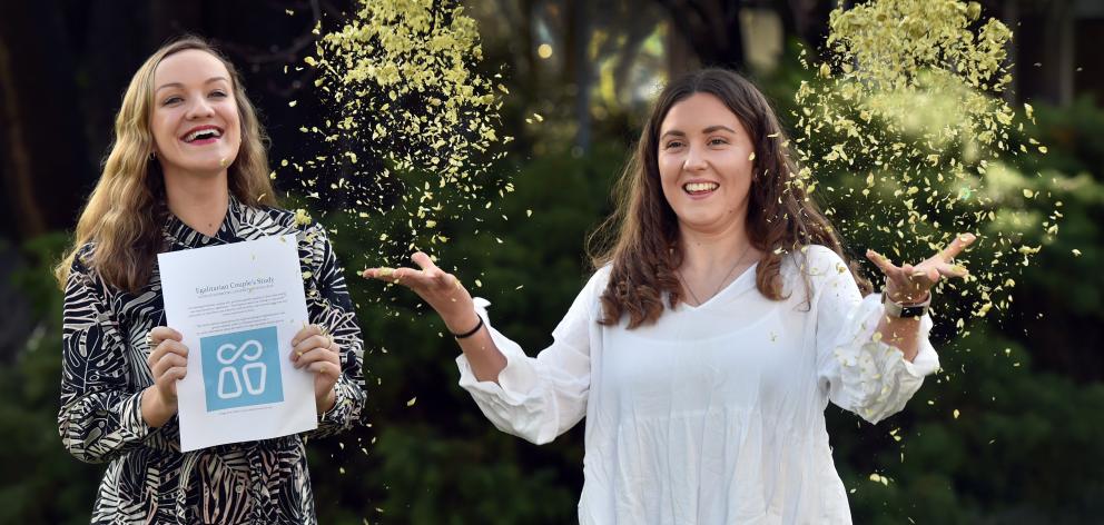 University of Otago PhD students Laura Schilperoort (28, left), studying sociology, and Victoria Purdy (23), studying food science, have been chosen for the 3MT competition. PHOTO: PETER MCINTOSH