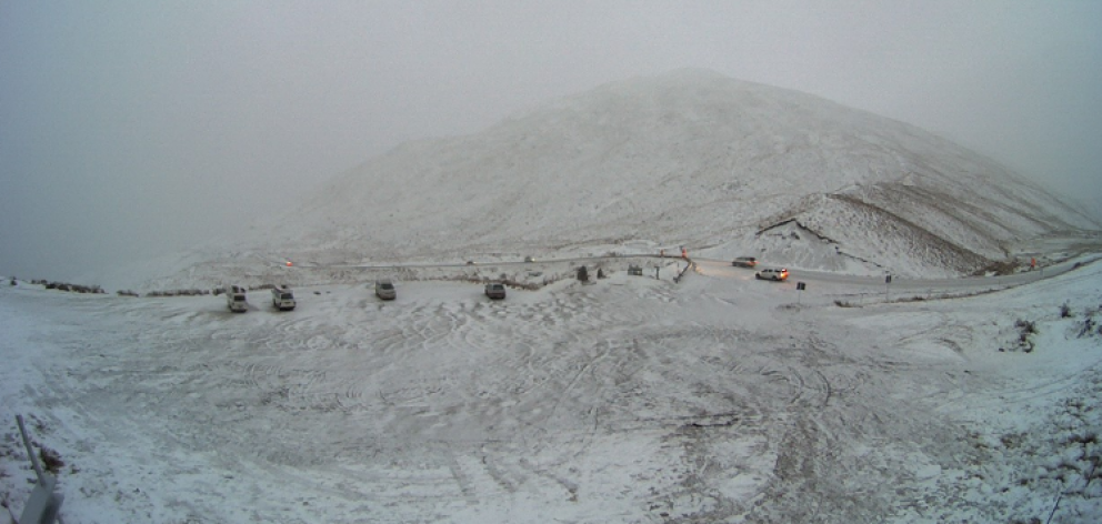 A snowy Crown Range Road this morning. Image: MetService 
