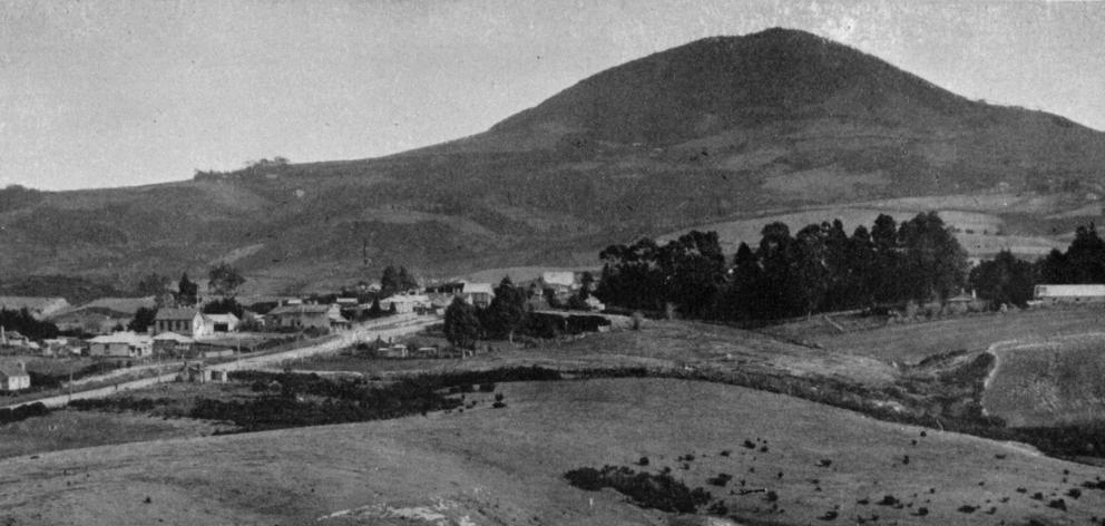 A general view of Fairfield and Saddle Hill from Abbotsford. - Otago Witness, 19.9.1919.
