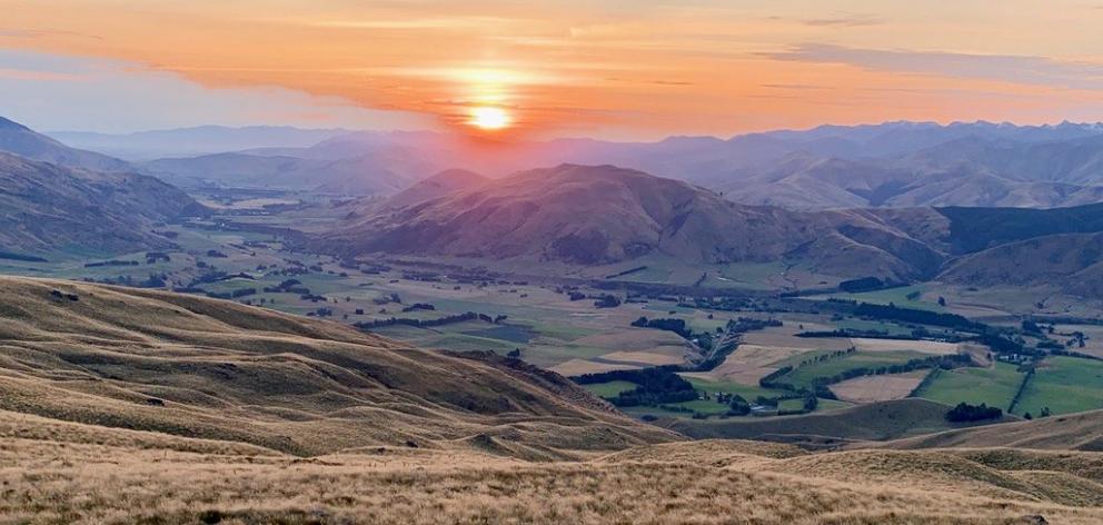 There can surely be no "hotel" panorama more impressive in the whole of New Zealand. 