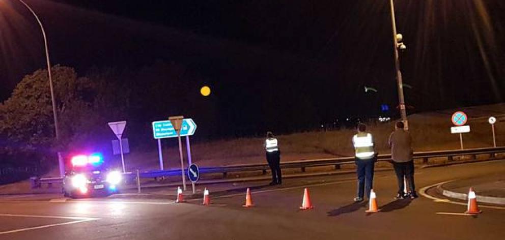 Police blocked off access to SH2 in Tauranga last night. Photo: Supplied