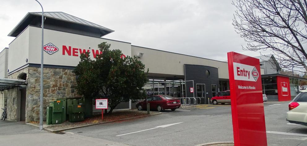 Wanaka's town centre New World supermarket is set to lose nearly 30 jobs. PHOTO: KERRIE WATERWORTH