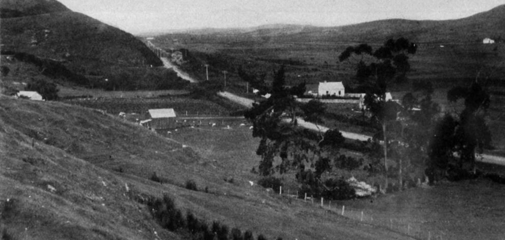 On the Main North Road near Merton, north of Dunedin. — Otago Witness, 6.7.1920. COPIES OF...