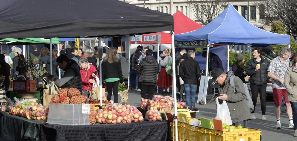 Shoppers at the Otago Farmers Market on Saturday. PHOTOS: GERARD O'BRIEN