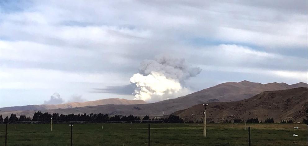 Smoke rises from the out of control burn-off near Mt Dasher. Photo: Ashley Smyth