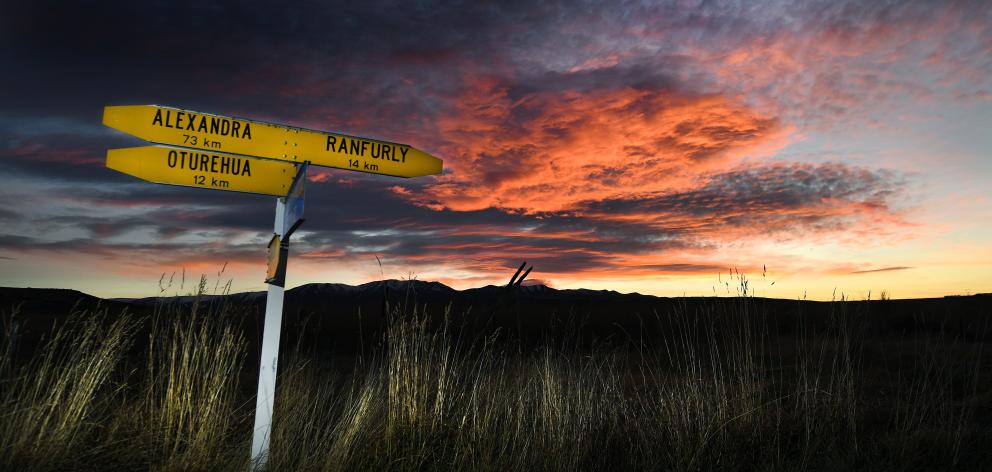 The sun rises over Wedderburn, with the Ida Range behind. PHOTO: STEPHEN JAQUIERY