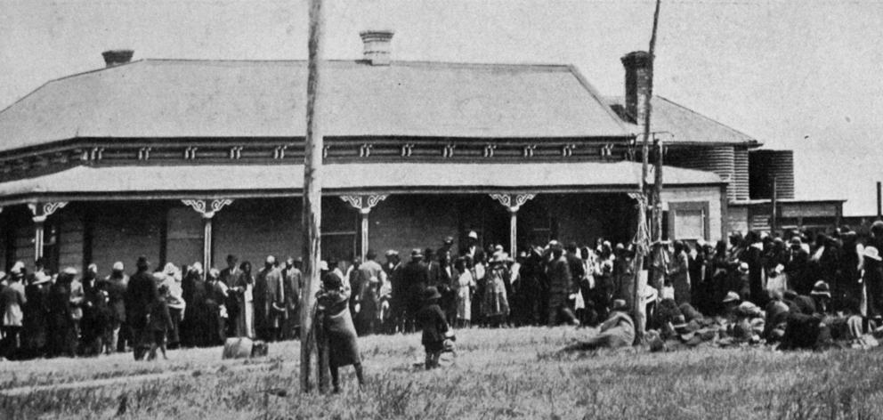 The first contingent of over 3000 Maori from all parts of the North Island being welcomed at Tahu...