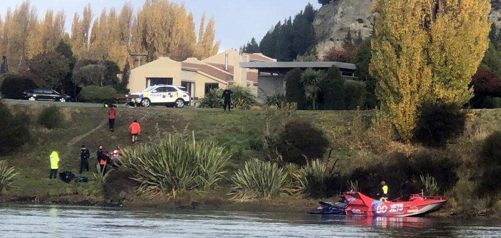Wanaka Search and Rescue Swift Water team members and police retrieve the body of a man from the swift flowing Clutha River yesterday near the Albert Town bridge. Photo: Kerrie Waterworth Wanaka Search and Rescue Swift Water team members and police retrieve the body of a man from the swift flowing Clutha River yesterday near the Albert Town bridge. Photo: Kerrie Waterworth