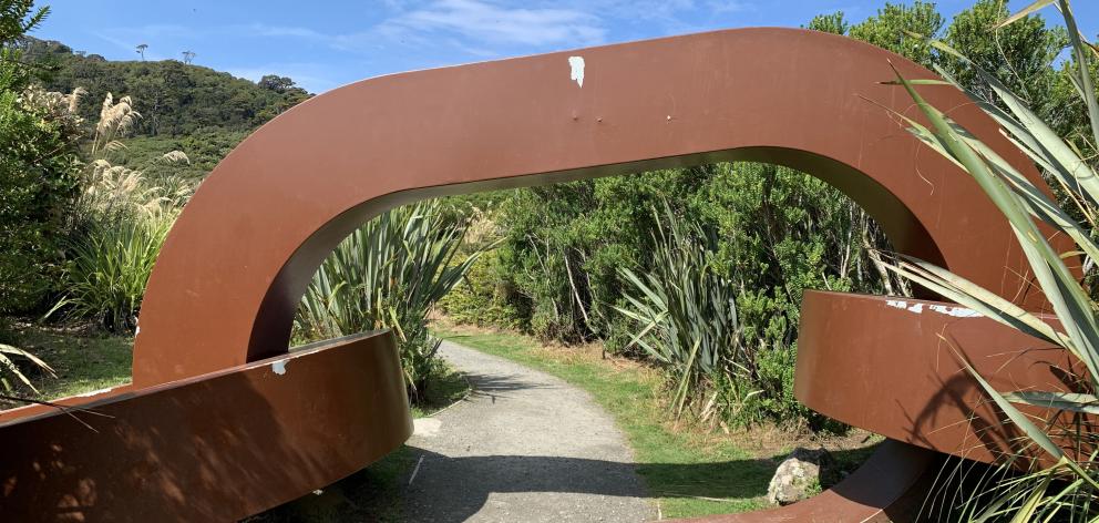 Chain sculpture at Lee Bay.