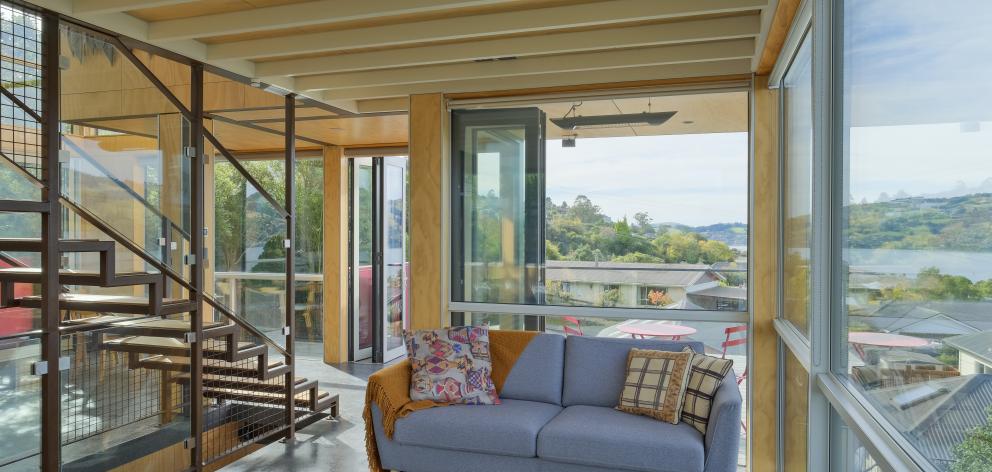 Steel, timber and concrete give a semi-industrial feel to the interior.