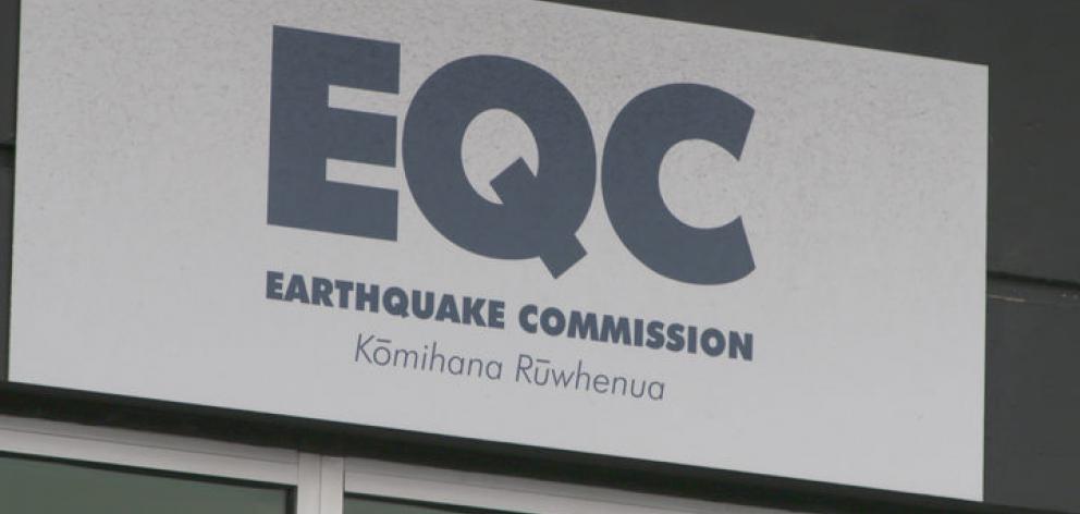 An independent inquiry into the Earthquake Commission wants to hear from people who are unhappy...